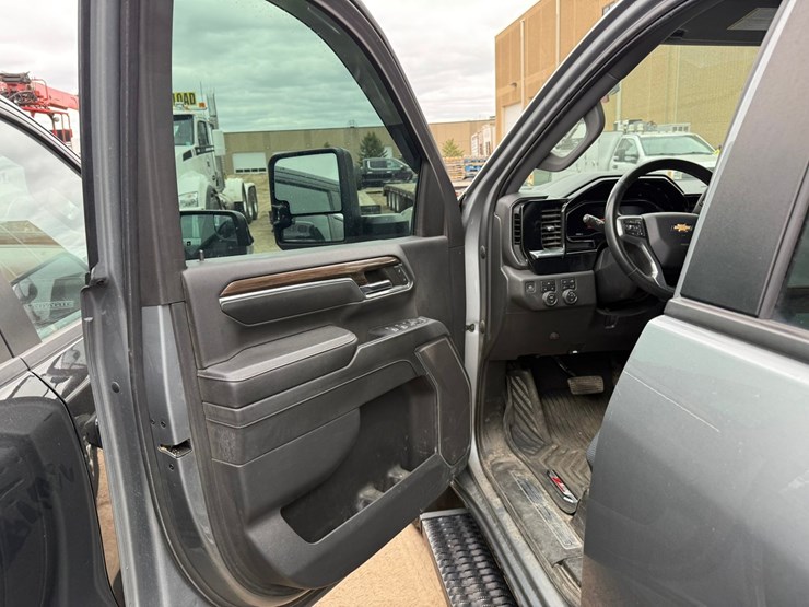2024-chevrolet-3500-image-39