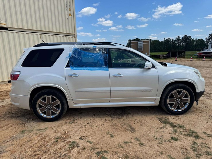 2011-gmc-acadia-denali-image-7