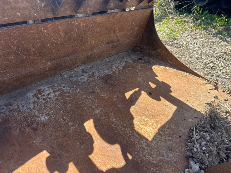 #3906-•-approx-60"-skid-steer-grapple-bucket-image-6