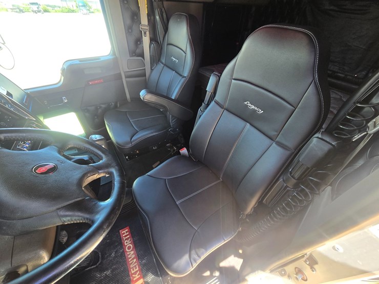 2023-kenworth-w900-image-58