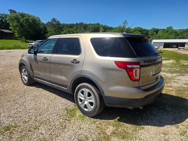 2015-ford-explorer-image-8