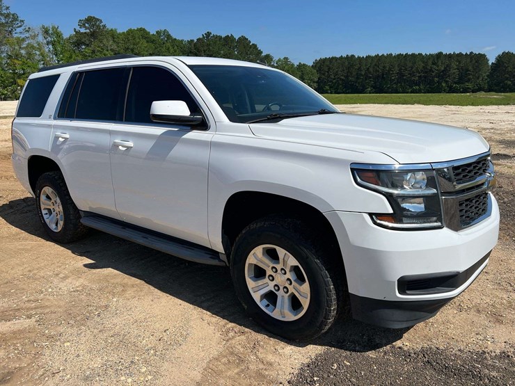 2015-chevrolet-tahoe-lt-image-4