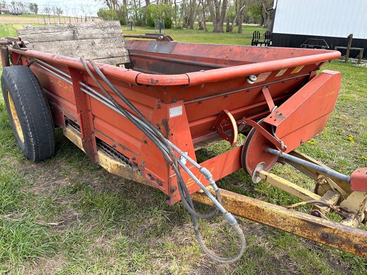 new-holland-512-image-6