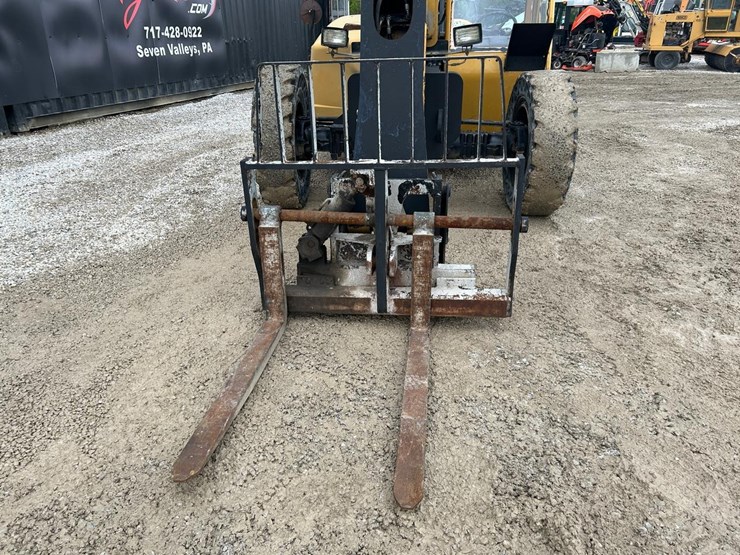 caterpillar-tl943-image-9