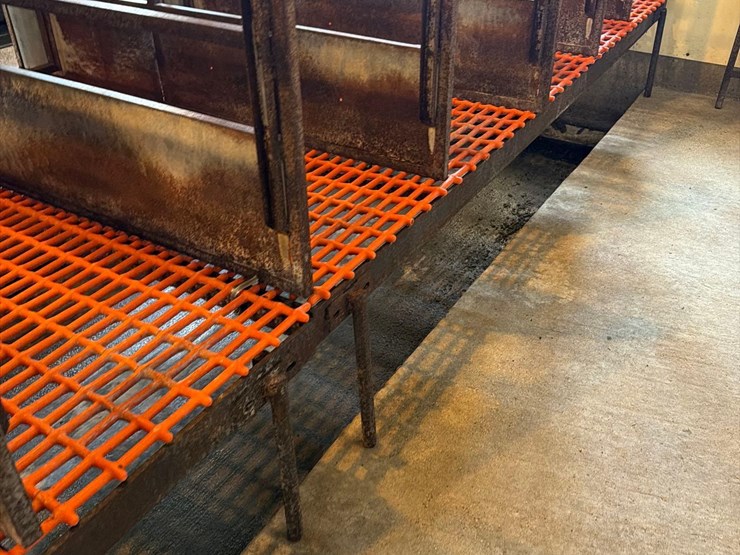 10-sections-of-orange-metal-floor-grates-image-19