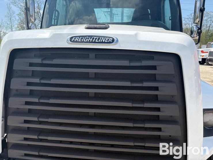 2015-freightliner-108sd-image-9
