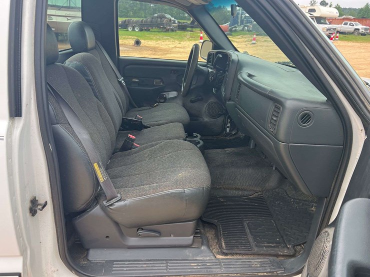 2001-chevrolet-silverado-1500-image-15