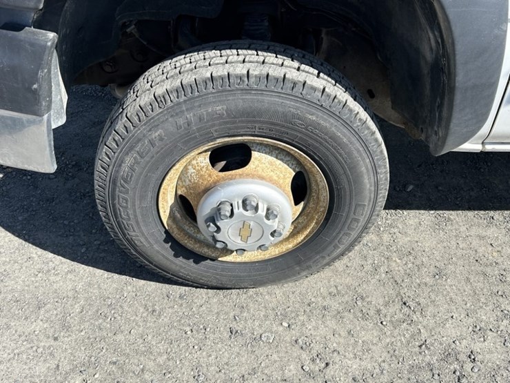 2002-chevrolet-silverado-3500-image-26