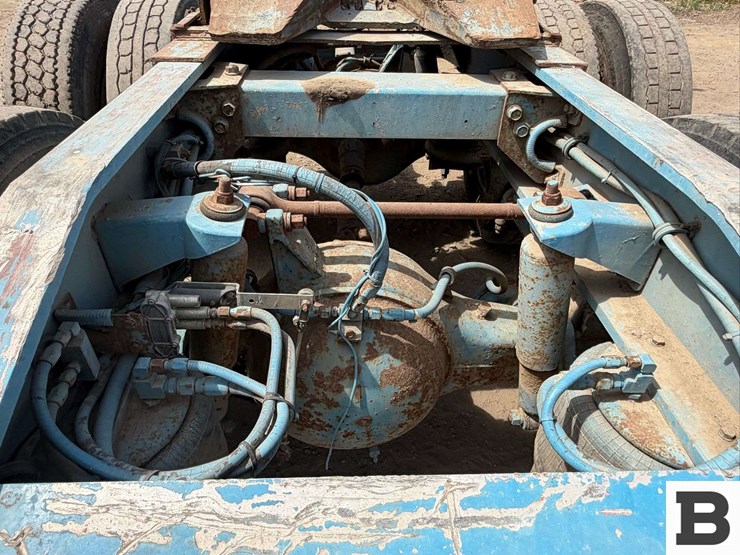 1984-peterbilt-362-image-19