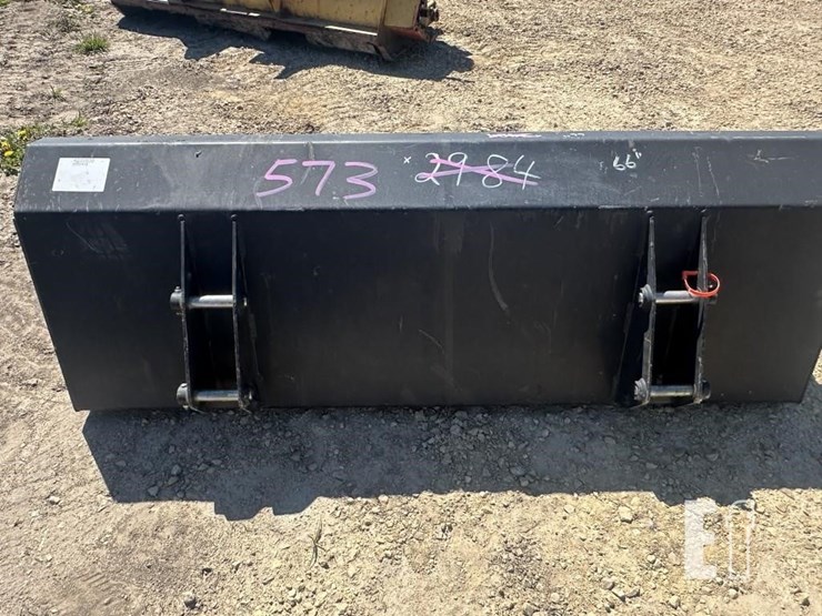 66"-loader-bucket-image-6