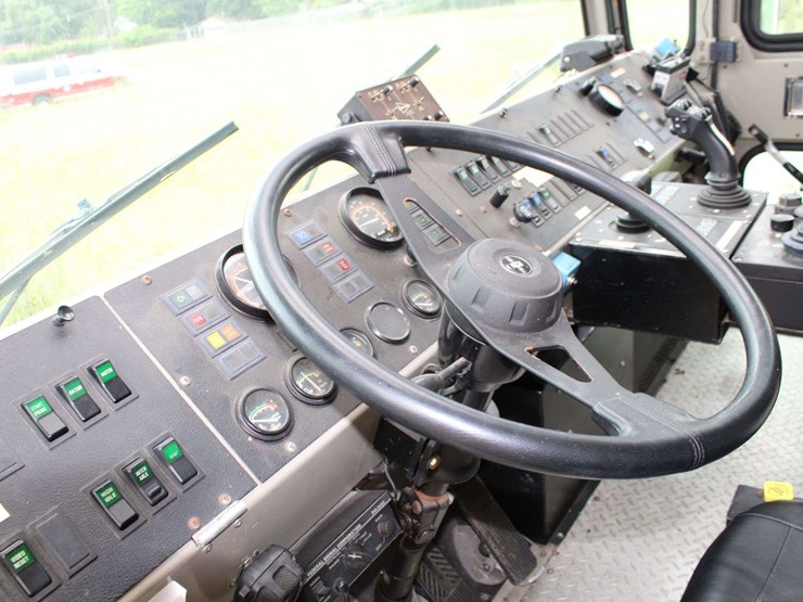 1995-oshkosh-t1500-image-33