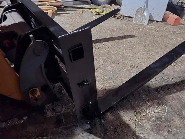 m&j-jrb-416-mount-payloader-pallet-forks-image-5
