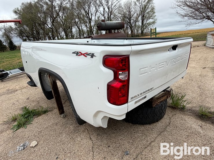 2022-chevrolet-6.5'-pickup-box-&-bumpers-image-1