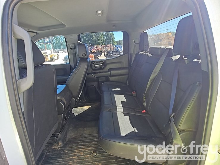 2022-chevrolet-1500-image-28