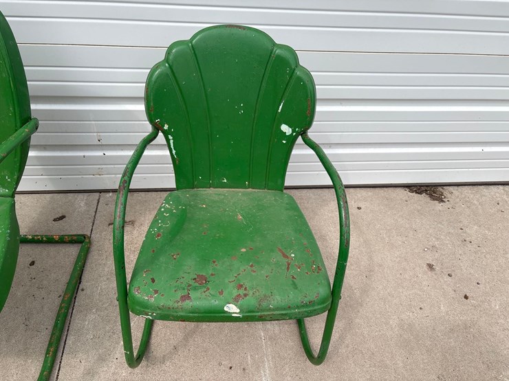 2---metal-lawn-chairs-image-3