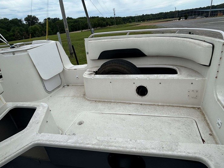 1996-chaparral-sunesta-230-deck-boat-w/mercruiser-se116-inboard/outboard-&-trailer-(no-title~bos-onl-image-17