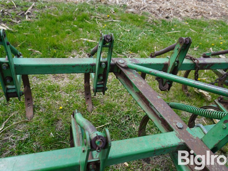 john-deere-12-image-13