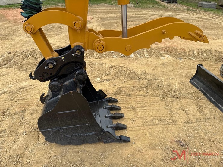2021-caterpillar-305.5-image-15