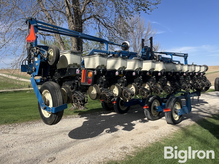 2006-kinze-3600-image-5