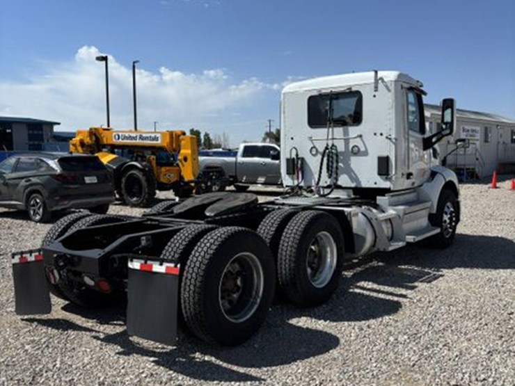 2019-peterbilt-579-image-6