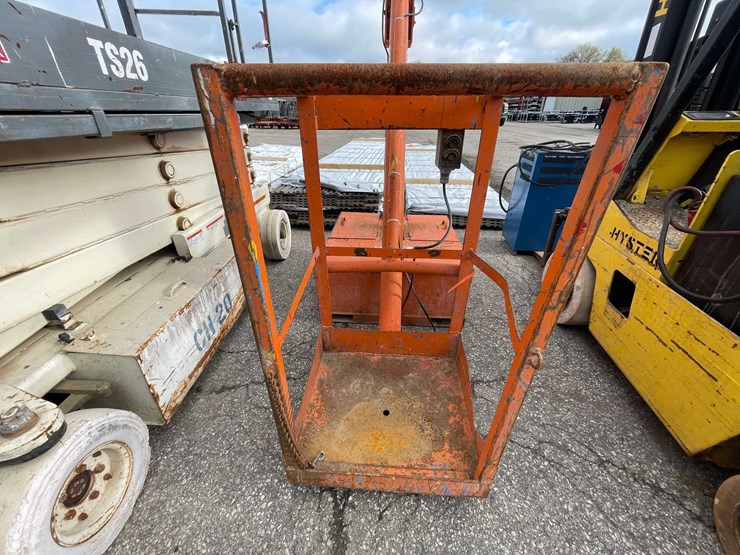 #9000-•-forklift-aerial-lift-bucket-(o7)-image-14