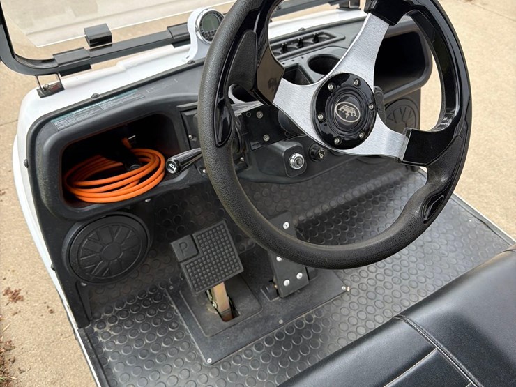 2023-evolution-electric-golf-cart-1-owner-image-24