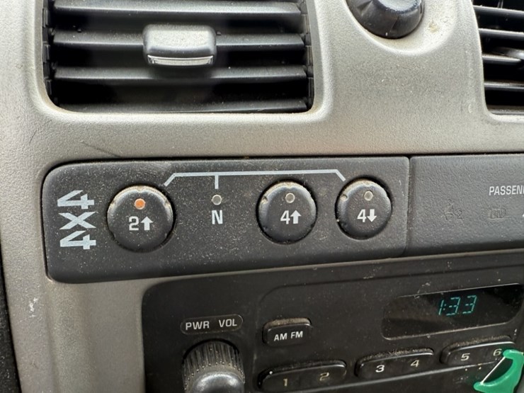 2012-chevrolet-colorado-image-28
