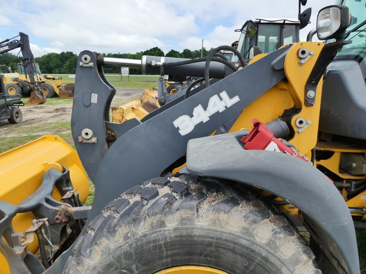 deere-344l-image-5