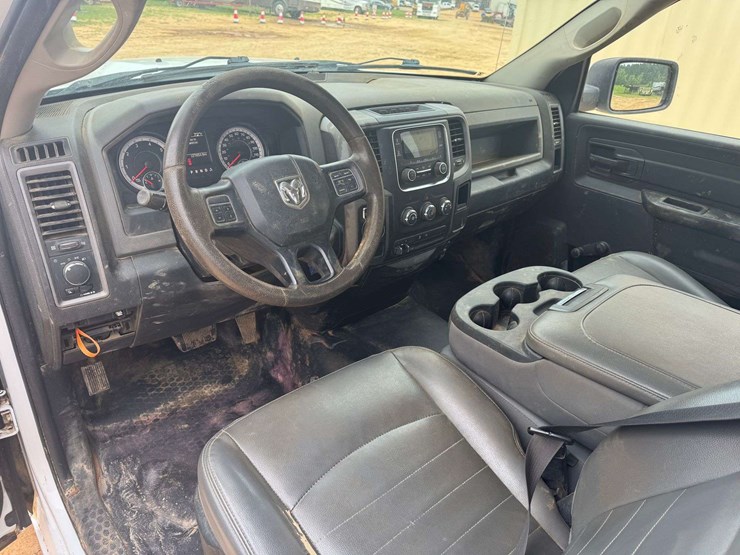 2019-ram-1500-classic-image-11