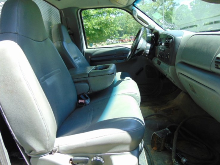 2006-ford-f550-xl-image-3