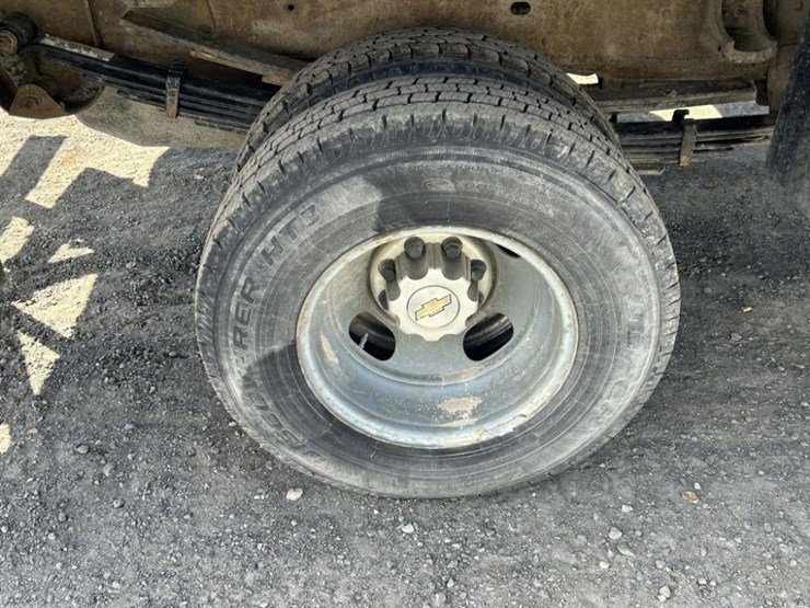 2002-chevrolet-silverado-3500-image-28