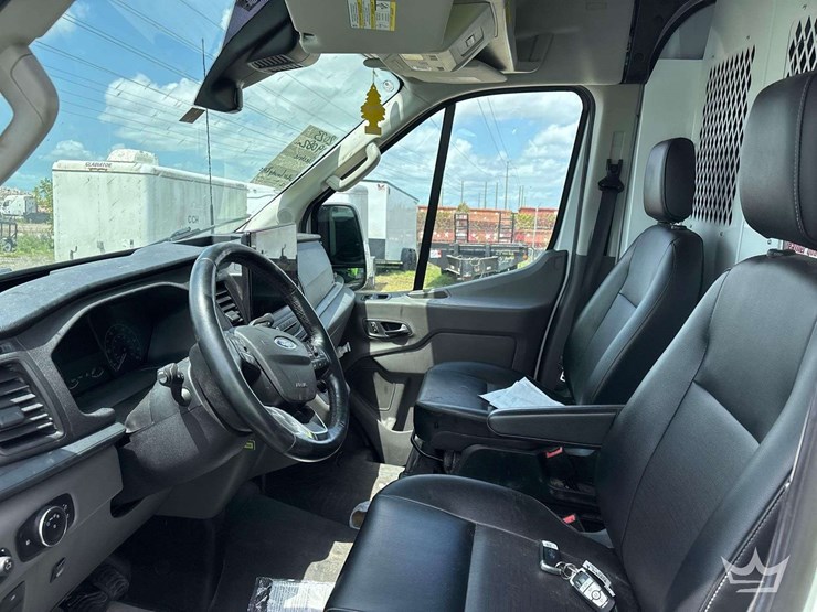 2023-ford-cargo-image-17