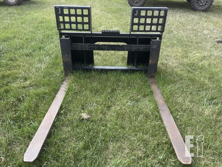 jenkins-skid-attach-pallet-forks-image-1