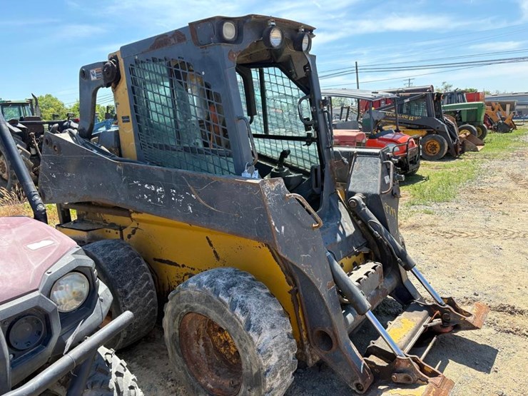 2018-deere-320g-image-5