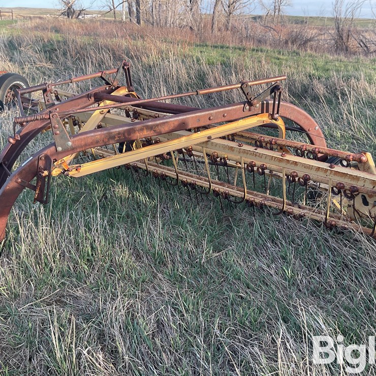 NEW HOLLAND 56