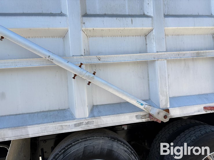 2011-mack-gu800-tri/a-dump-truck-image-20