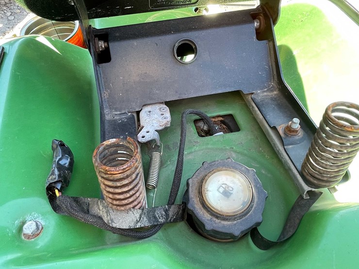 john-deere-285-image-12