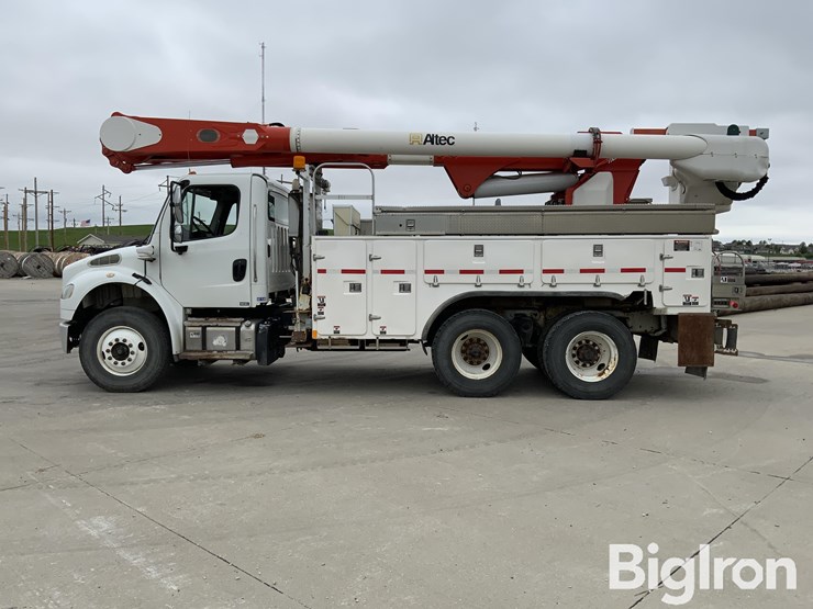2013-freightliner-m2-106-image-8