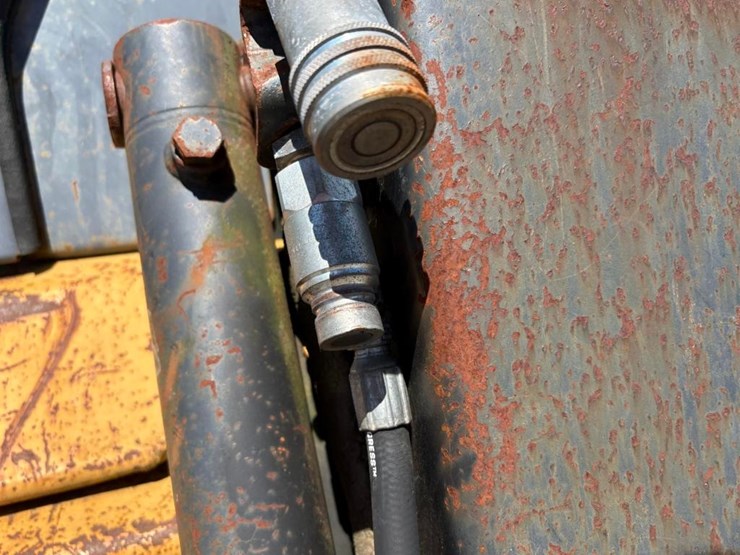 new-holland-lx885-image-9