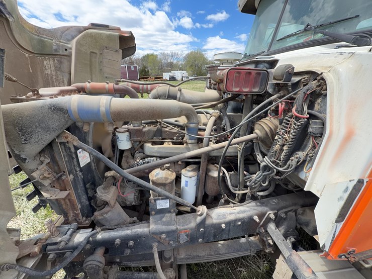 1996-mack-rd688c-cement-truck-image-46