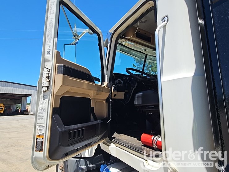 2021-mack-gr64f-image-35