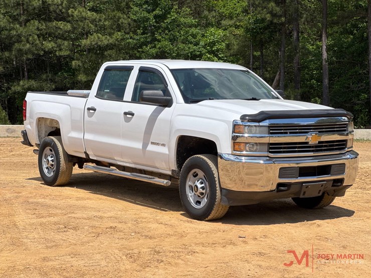 2016-chevrolet-silverado-2500-image-1