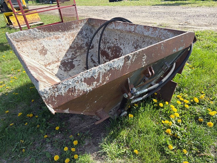 skidloader-quick-tach-cement-bucket-image-4