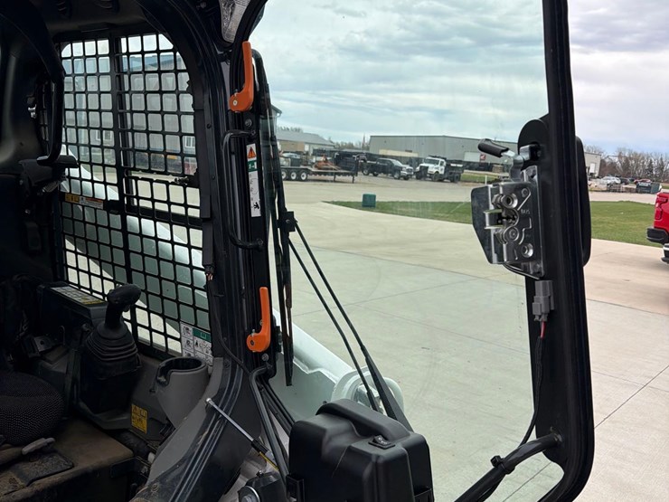 2023-bobcat-t770-image-36