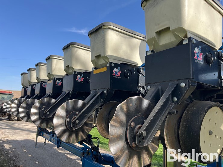 2006-kinze-3600-image-18