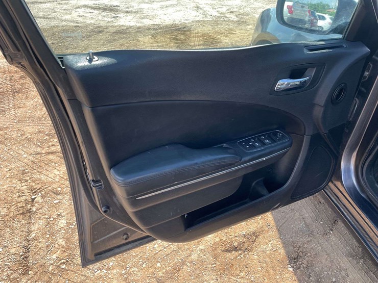 2014-dodge-charger-4-door-police-cruiser-(126,859-miles)-image-9