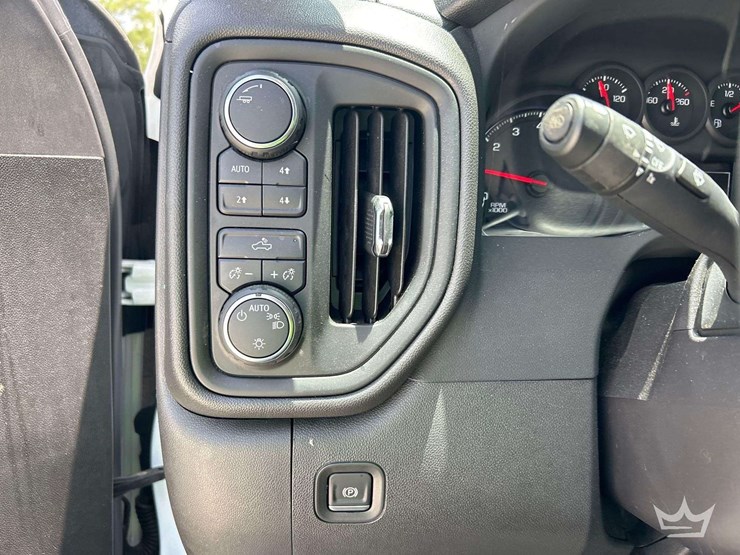 2024-chevrolet-silverado-1500-image-15