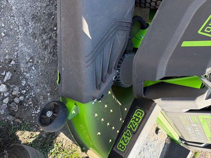 greenworks-pro-crz-428-electric-lawnmower-image-11