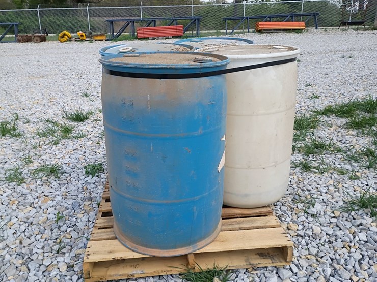 #24393-•-pallet-of-plastic-barrels-image-2