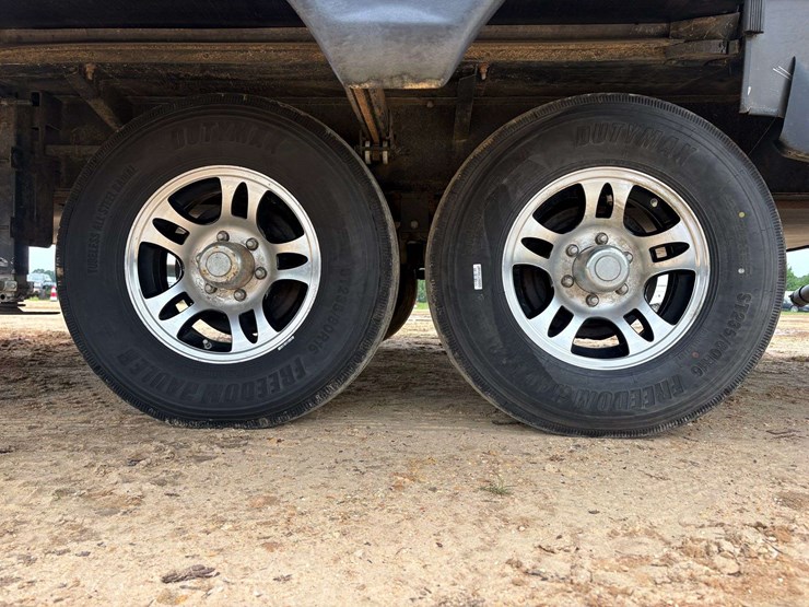 2015-forrest-river-crusader-5th-wheel-travel-trailer-image-8